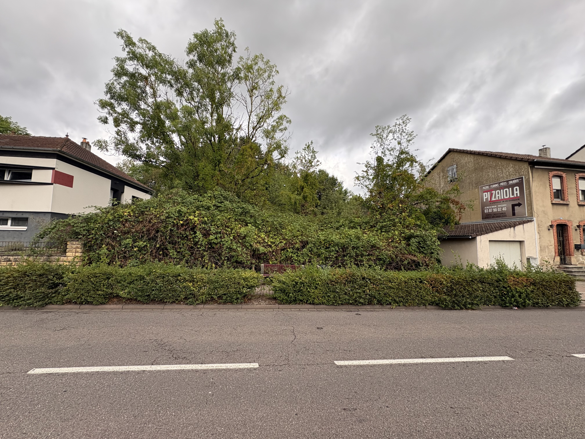 Terrain à vendre à Creutzwald, 2 505 m² – photo 1 sur 3